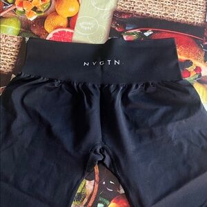 NVGTN Women’s Dark workout Leggings